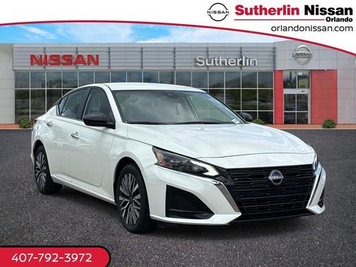 Glacier White 2025 Nissan Altima SV