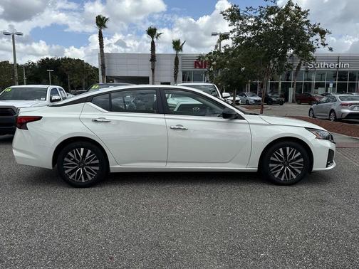 Glacier White 2025 Nissan Altima SV