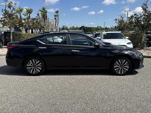 Super Black 2025 Nissan Altima SV