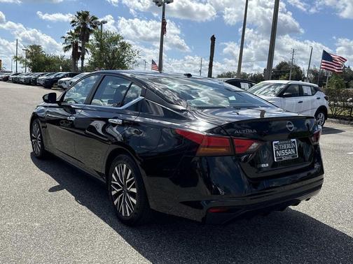 Super Black 2025 Nissan Altima SV
