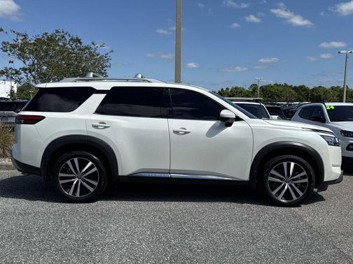 2024 Nissan Pathfinder Platinum