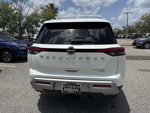 White 2023 Nissan Pathfinder Platinum