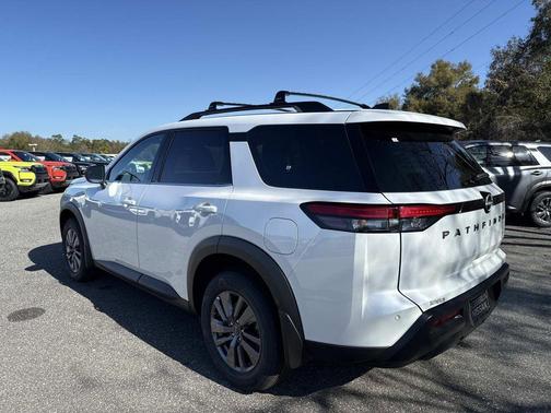 2026 Nissan Pathfinder SV