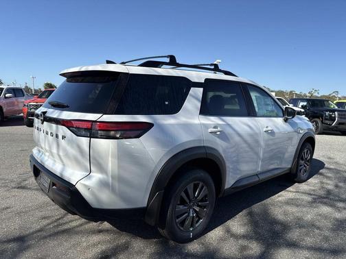 2026 Nissan Pathfinder SV