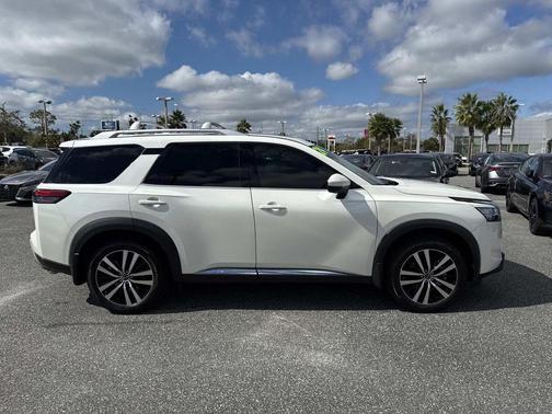 2024 Nissan Pathfinder Platinum