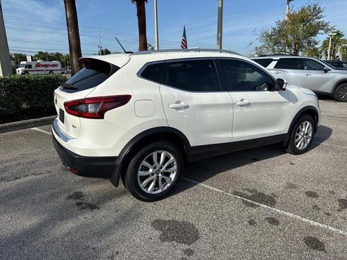 2022 Nissan Rogue Sport SV
