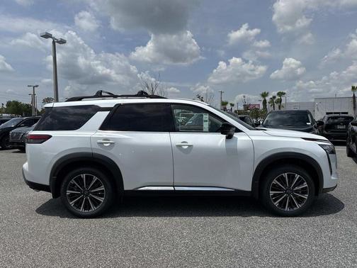Everest White P 2026 Nissan Pathfinder Platinum