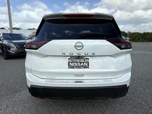 Everest White P 2026 Nissan Rogue SV