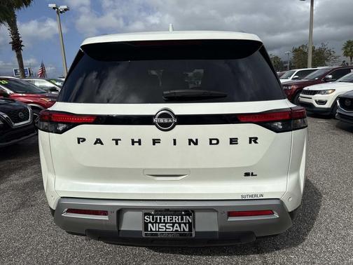 2024 Nissan Pathfinder SL