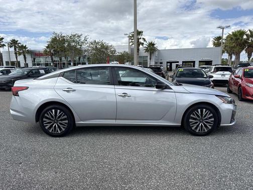 Brilliant Silver Metallic 2024 Nissan Altima 2.5 SV