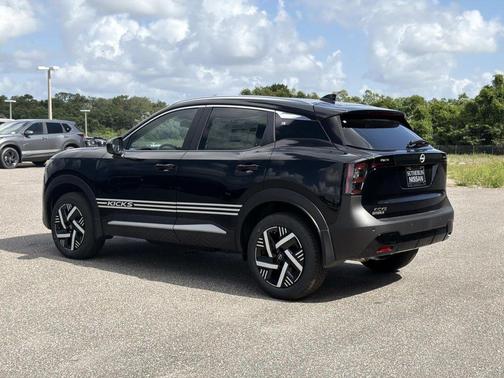 Super Black 2026 Nissan Kicks SV