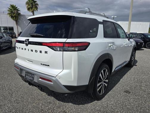 2025 Nissan Pathfinder Platinum