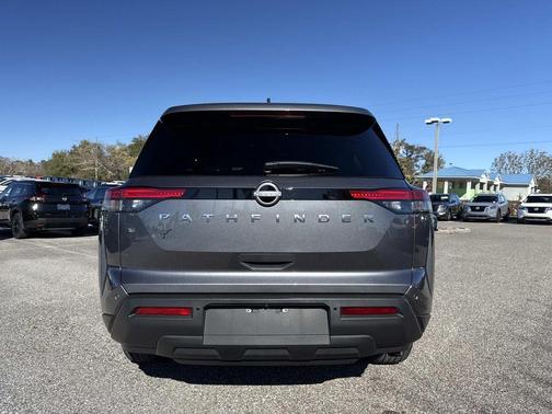 2025 Nissan Pathfinder S