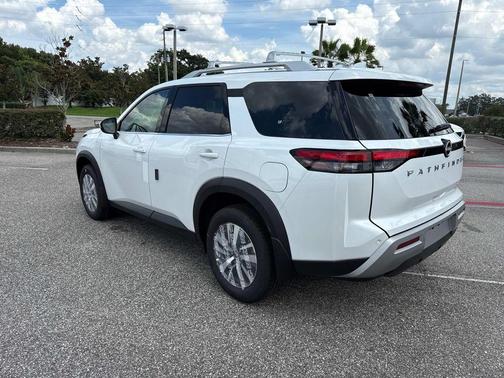 2025 Nissan Pathfinder SL