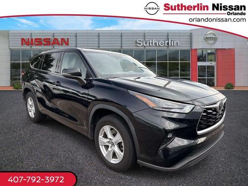 Midnight Black Metallic 2022 Toyota Highlander LE