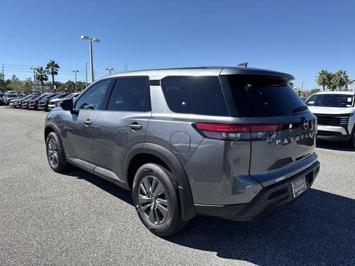 2025 Nissan Pathfinder S