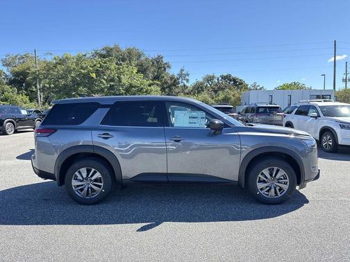 2025 Nissan Pathfinder S
