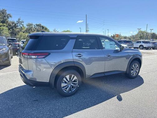 2025 Nissan Pathfinder S