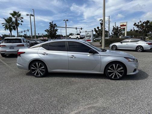 2022 Nissan Altima 2.5 SR