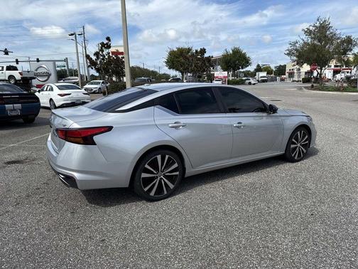 2022 Nissan Altima 2.5 SR