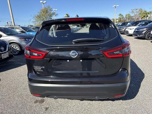 2022 Nissan Rogue Sport S