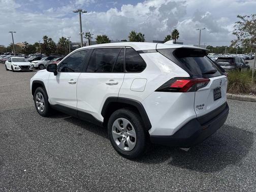 2022 Toyota RAV4 LE