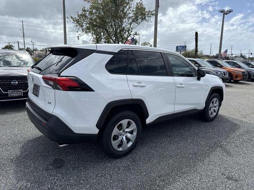 2022 Toyota RAV4 LE