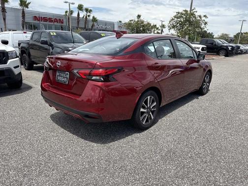 Scarlet Ember 2025 Nissan Versa 1.6 SV
