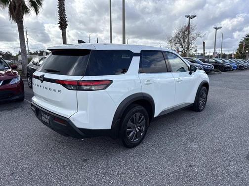 2024 Nissan Pathfinder S