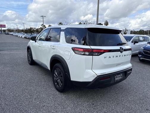2024 Nissan Pathfinder S