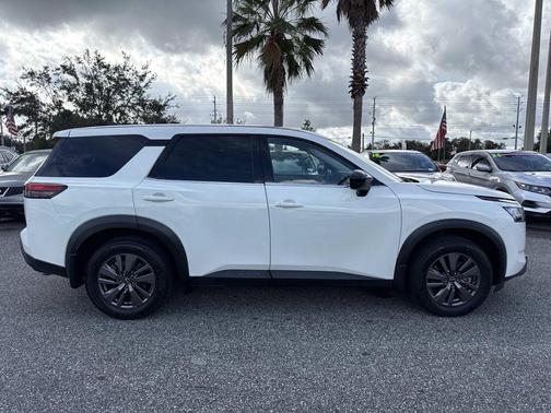2024 Nissan Pathfinder S