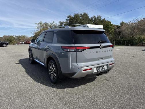 2023 Nissan Pathfinder Platinum
