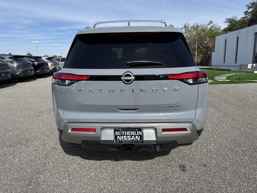 2023 Nissan Pathfinder Platinum