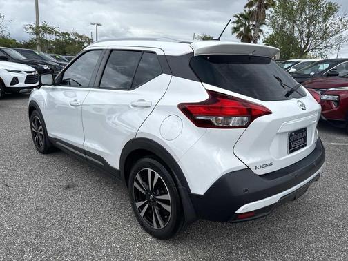 2020 Nissan Kicks SR