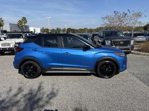 2021 Nissan Kicks SR