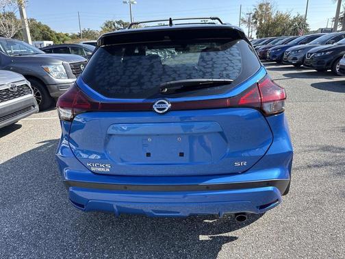 2021 Nissan Kicks SR