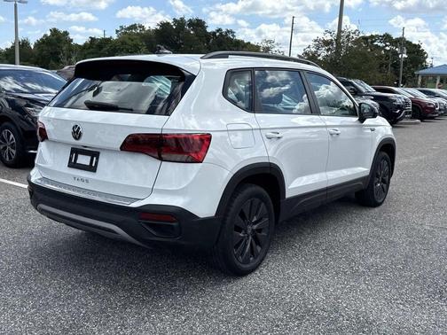 Pure White 2023 Volkswagen Taos 1.5T S