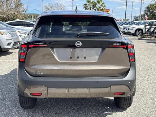 2025 Nissan Kicks S