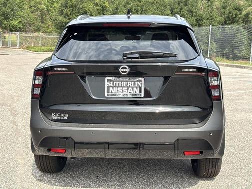 Super Black 2026 Nissan Kicks SV