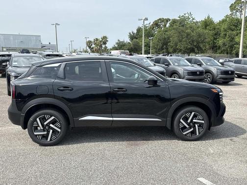 Super Black 2026 Nissan Kicks SV