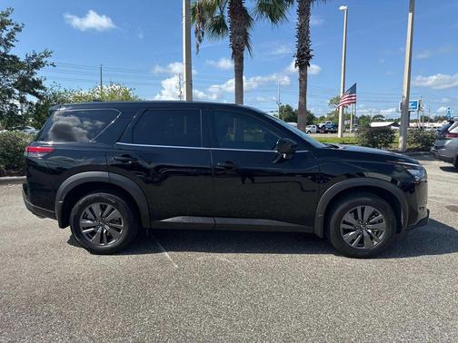 2024 Nissan Pathfinder S