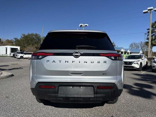 2024 Nissan Pathfinder SV