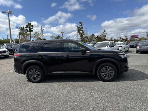 2022 Nissan Pathfinder S