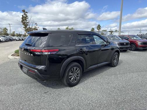 2022 Nissan Pathfinder S