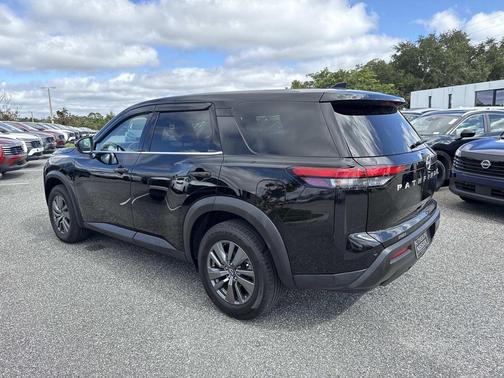 2022 Nissan Pathfinder S
