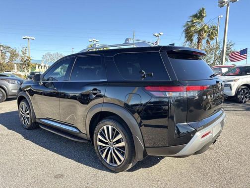 2022 Nissan Pathfinder Platinum