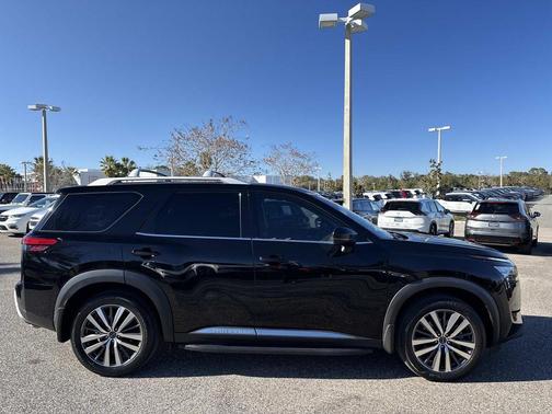 2022 Nissan Pathfinder Platinum