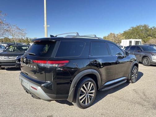 2022 Nissan Pathfinder Platinum