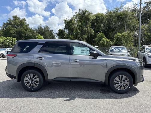 2025 Nissan Pathfinder S