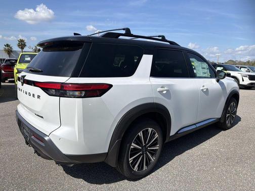 2026 Nissan Pathfinder Platinum